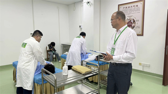 图为比赛现场